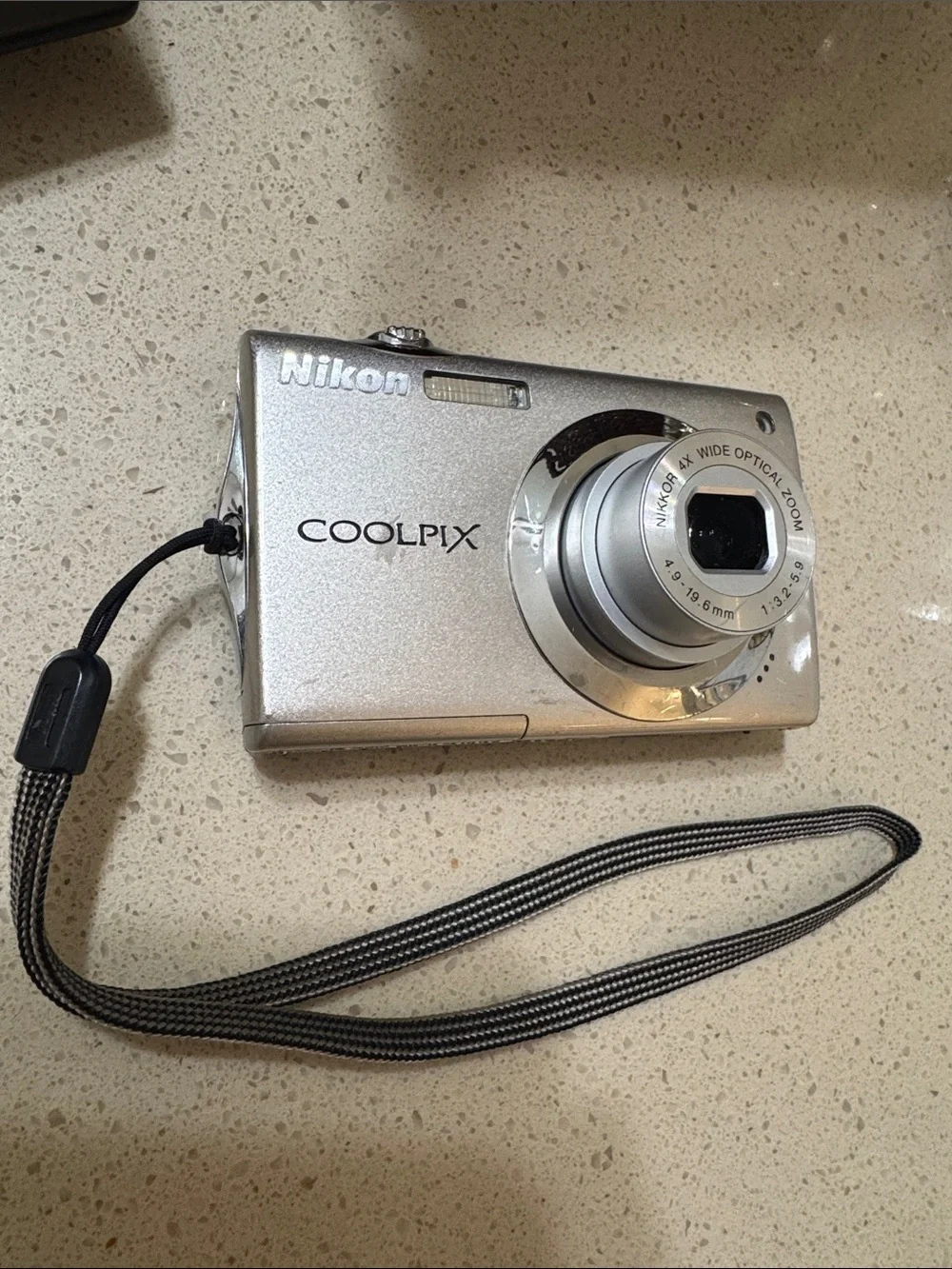 Nikon Coolpix S400 Compact Digital Camera - Silver